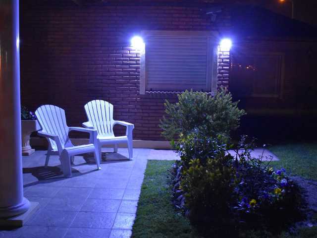 LUZ LED SOLAR DINAX XY004 (C/SENSOR MOVIMIENTO )