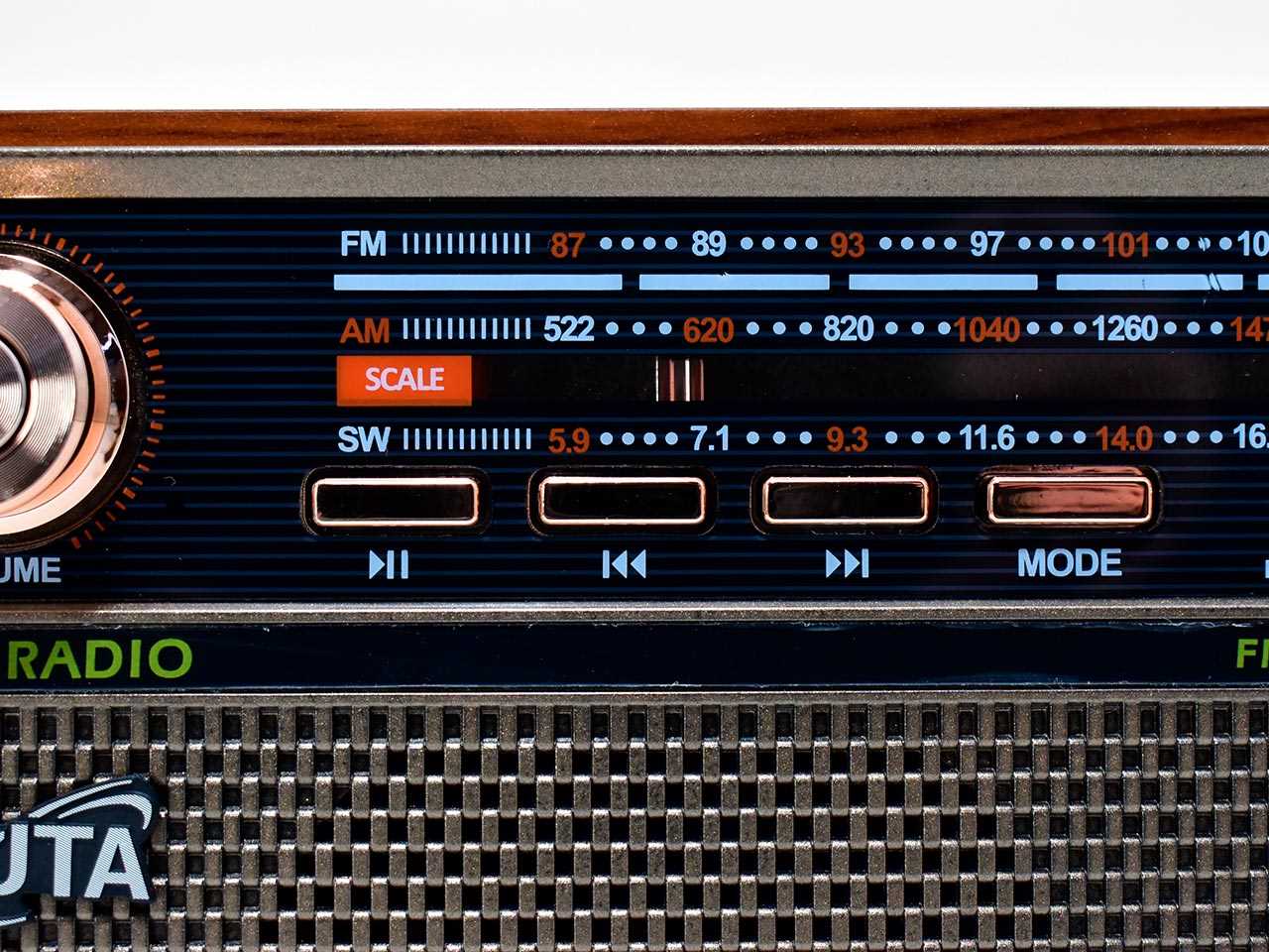 RADIO NISUTA VINTAGE AM/FM CON MP3/BT/AUX NSRV21