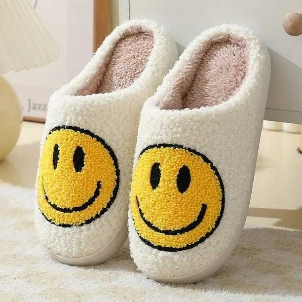 PANTUFLAS PELUCHE CARITA FELIZ TALLE L AMARILLA