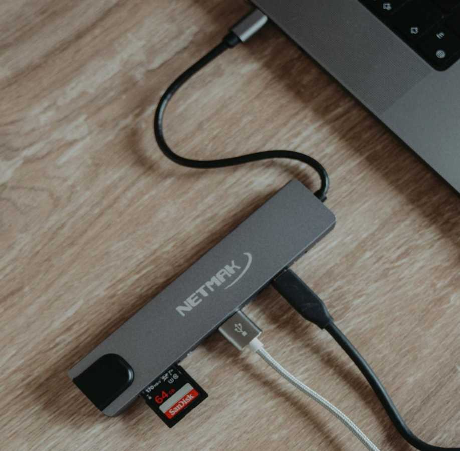 CONVERSOR TIPO C 3.1 A (HDMI + VGA + RED + 2-USB 3.0 + TIPO C PD + SD + TF) NETMAK NM-8EN1